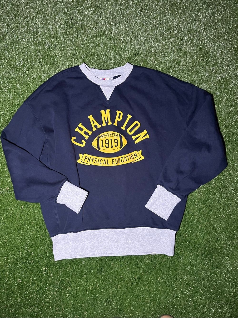 Champion Physical Education Sweatshirt Womens Small Navy Gray Crewneck